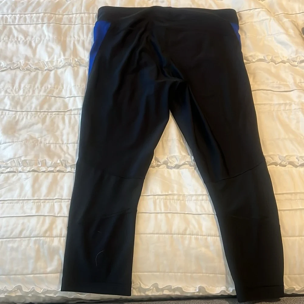 7 Under Armour Capri Leggings, Large - Picture 4 of 17